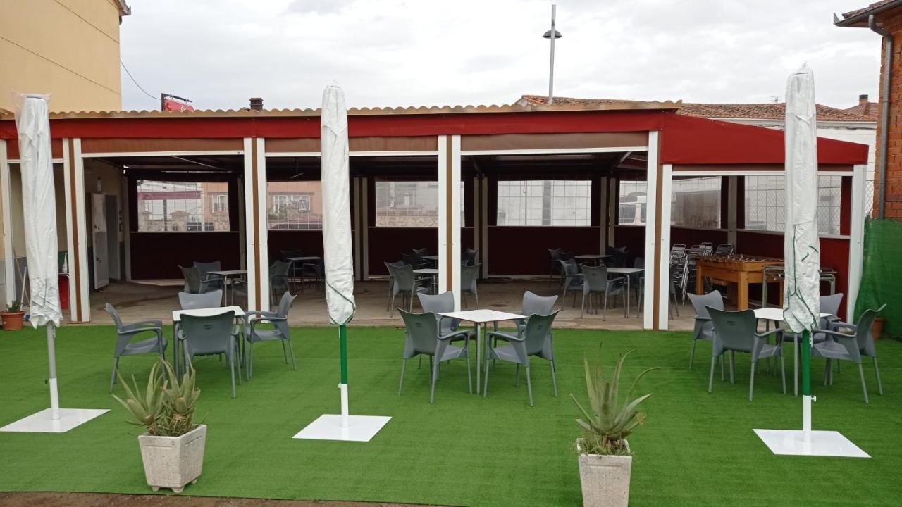 Hostal Restaurante El Abad Abadia Exterior photo