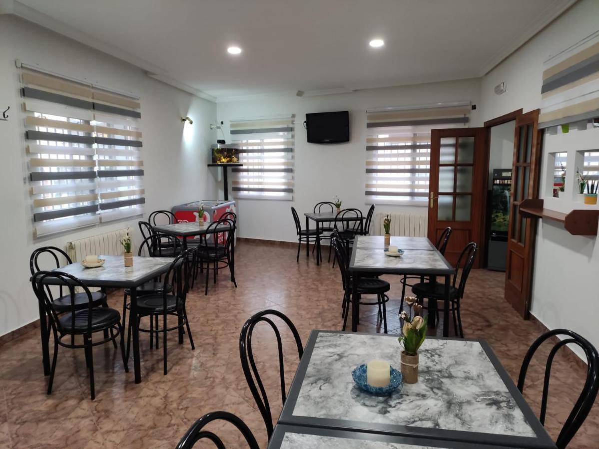Hostal Restaurante El Abad Abadia Exterior photo