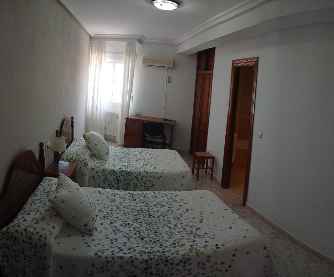 Hostal Restaurante El Abad Abadia Exterior photo